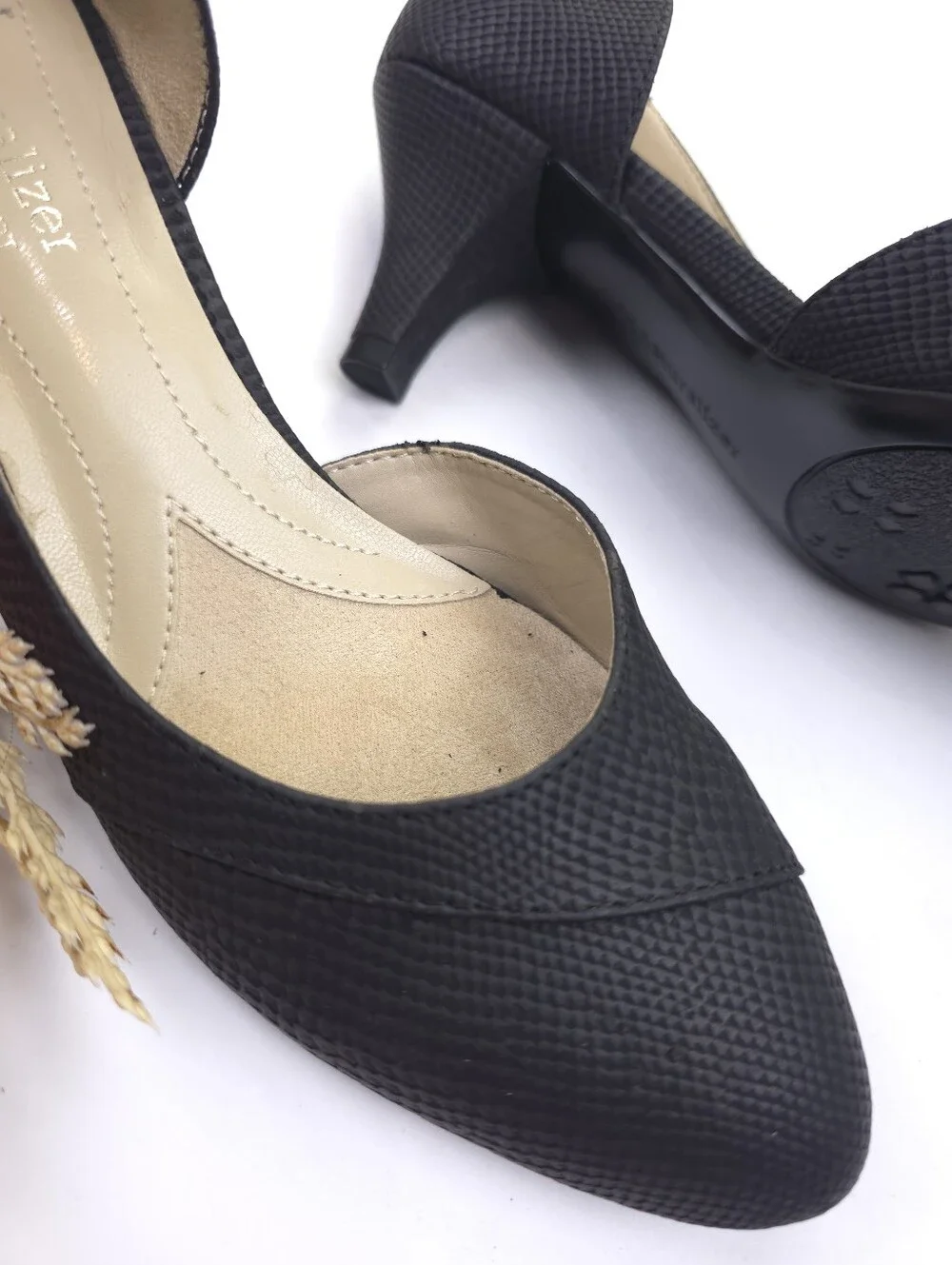 Naturalizer Black Textured Pointed-Toe Pumps 6.5m